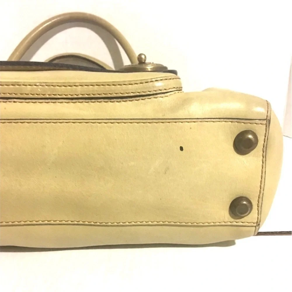 Marc Jacob’s vintage Elegant Cream satchel Handbag